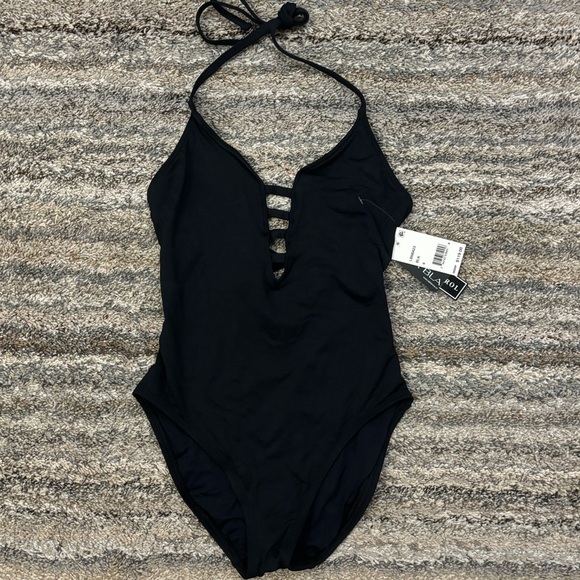 La Blanca Black One Piece Sz 4 NWTLa Blanca One Piece SwimsuitSwimwear NWT